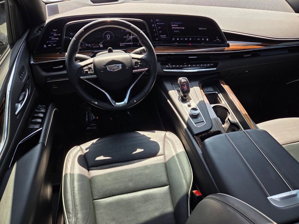 Used 2023 Cadillac Escalade Premium Luxury image 9