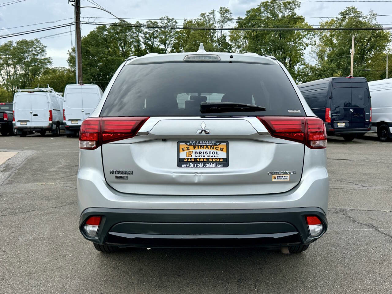 Used 2018 Mitsubishi Outlander LE AWD/4WD image 3