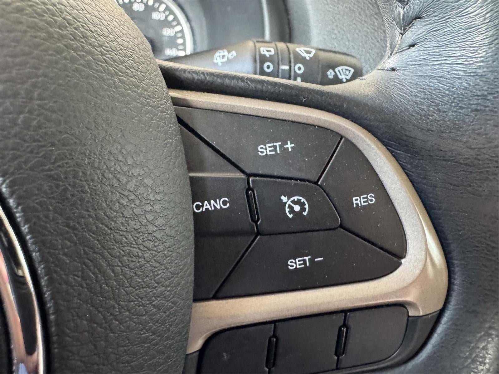 Used 2017 Jeep Renegade Latitude w/ Cold Weather Group AWD/4WD image 15