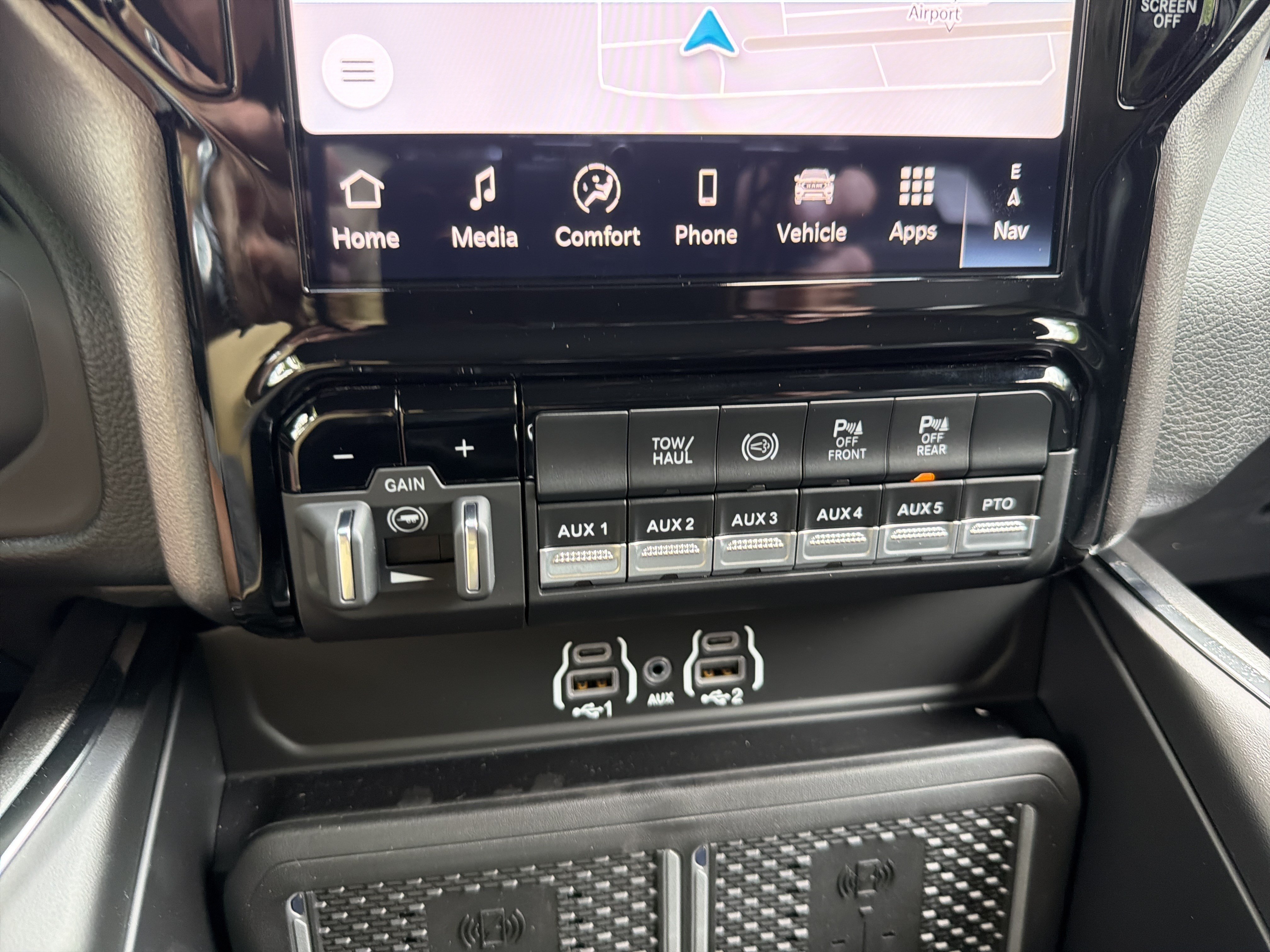 New 2026 RAM 5500 4x4 Crew Cab w/ Laramie Trim Package image 29