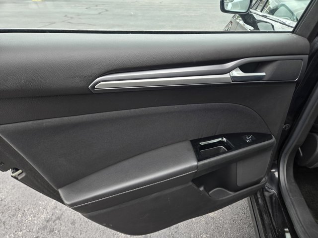 Used 2015 Ford Fusion SE FWD image 35