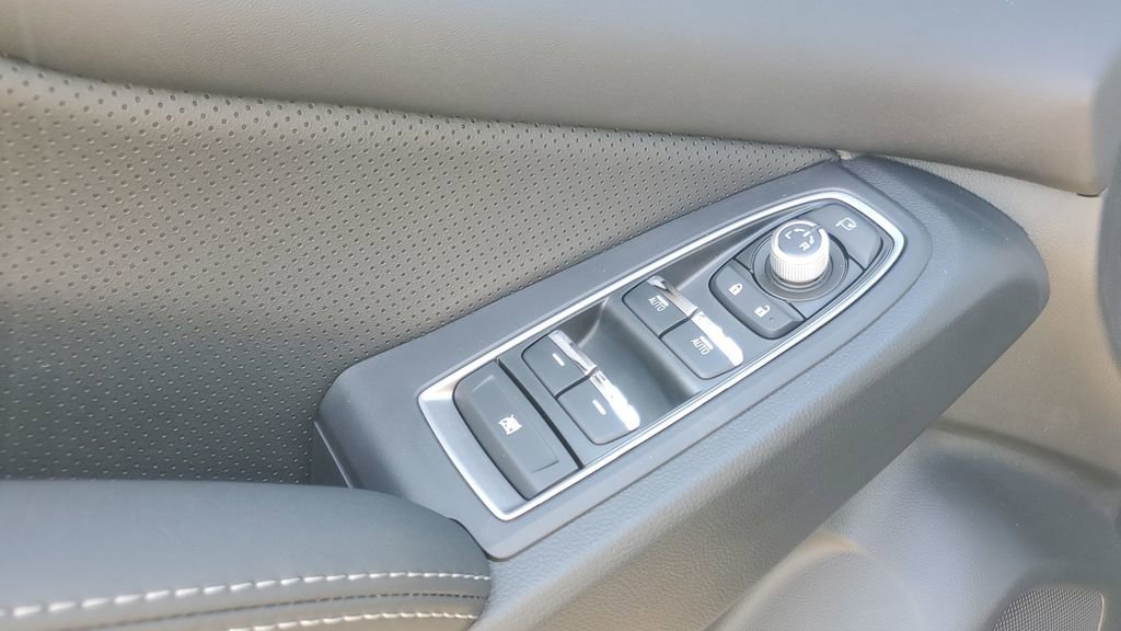 Certified 2025 Subaru Ascent Limited w/ Popular Package #2 image 9