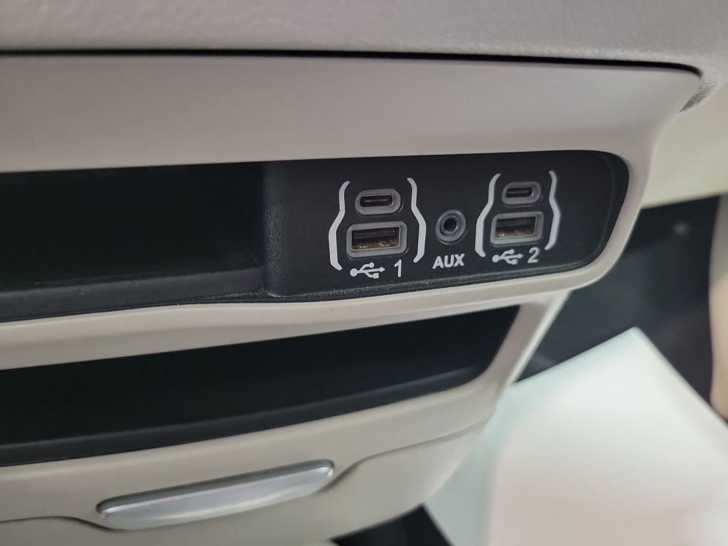 Used 2023 Chrysler Voyager LX image 46