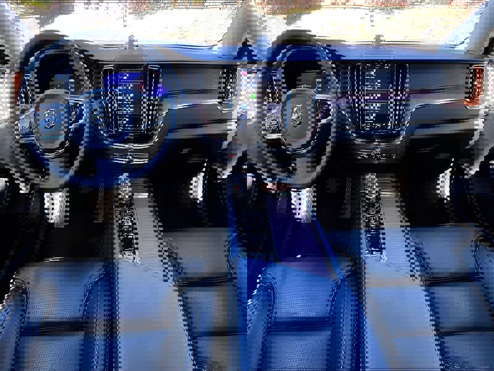 Used 2023 Volvo XC60 T8 Ultimate AWD/4WD image 17