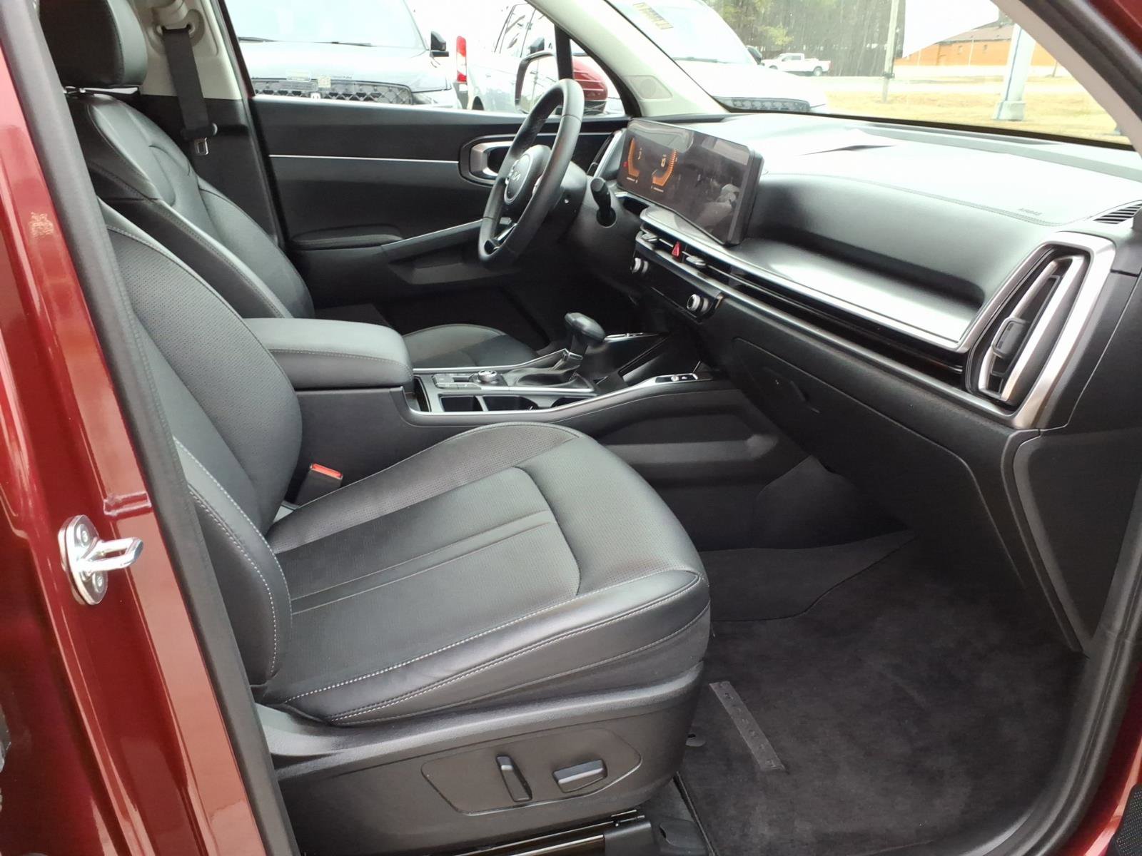 Used 2025 Kia Sorento EX image 7