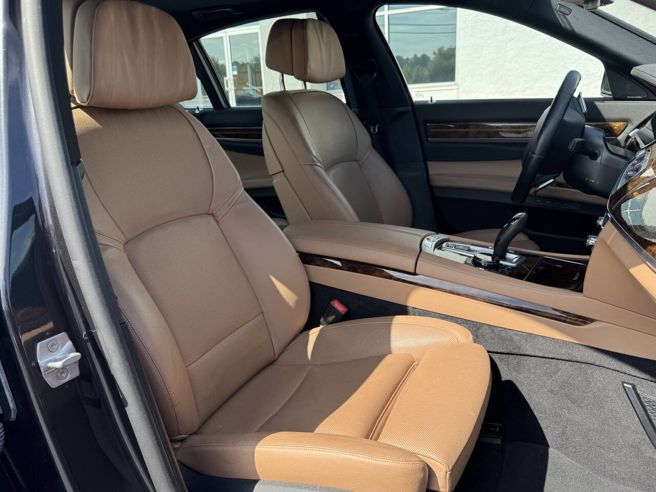 Used 2015 BMW 740i image 8