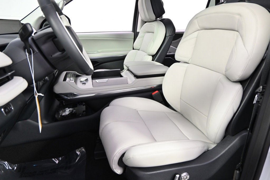 New 2026 Lincoln Navigator Reserve w/ Jet Appearance Package image 13