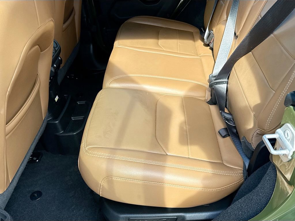 Used 2022 Jeep Wrangler Unlimited Sahara AWD/4WD image 28