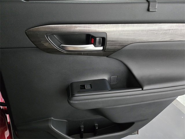 Used 2023 Toyota Highlander Platinum image 22