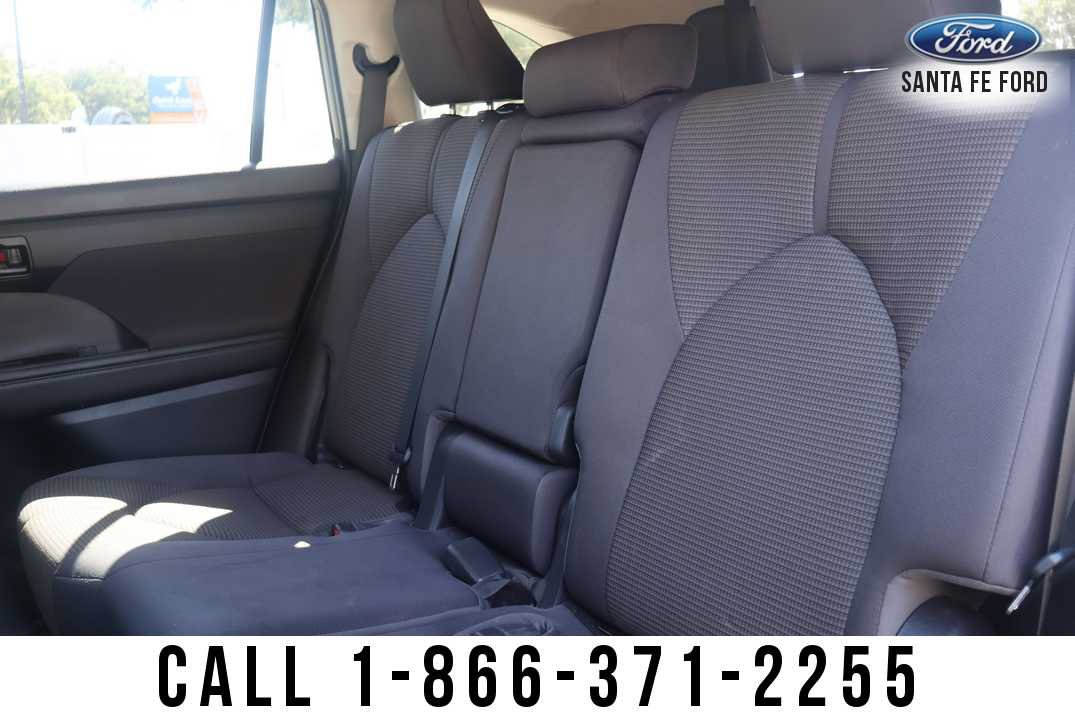 Used 2023 Toyota Highlander LE AWD/4WD image 20