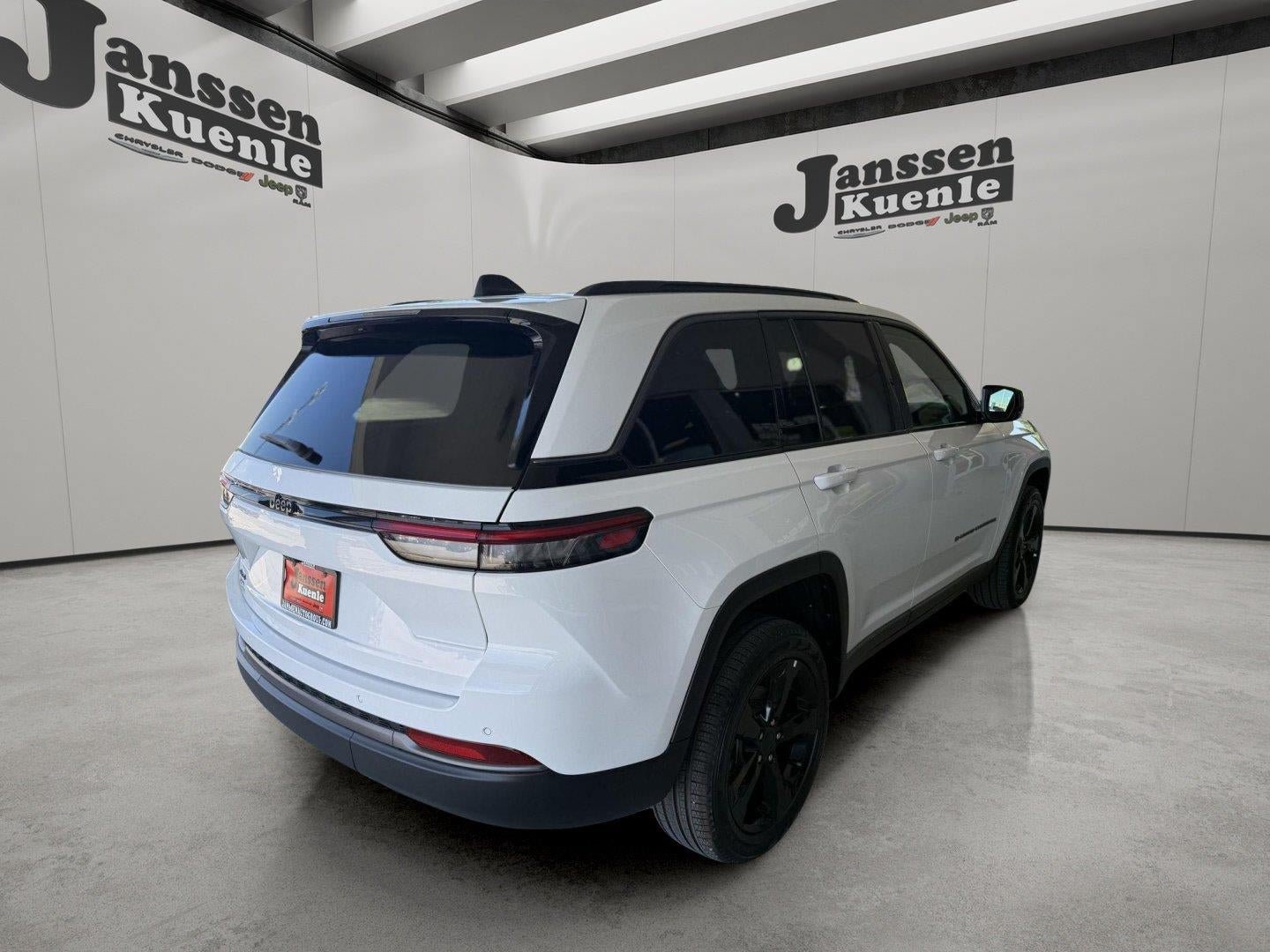 New 2026 Jeep Grand Cherokee Limited w/ Limited Altitude Package AWD/4WD image 4