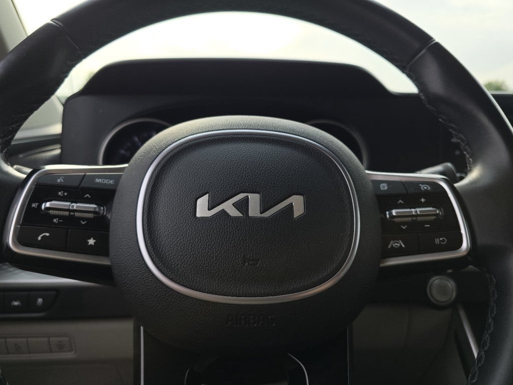 Used 2022 Kia Carnival LX FWD image 29