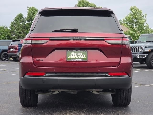 Used 2024 Jeep Grand Cherokee Altitude AWD/4WD image 22