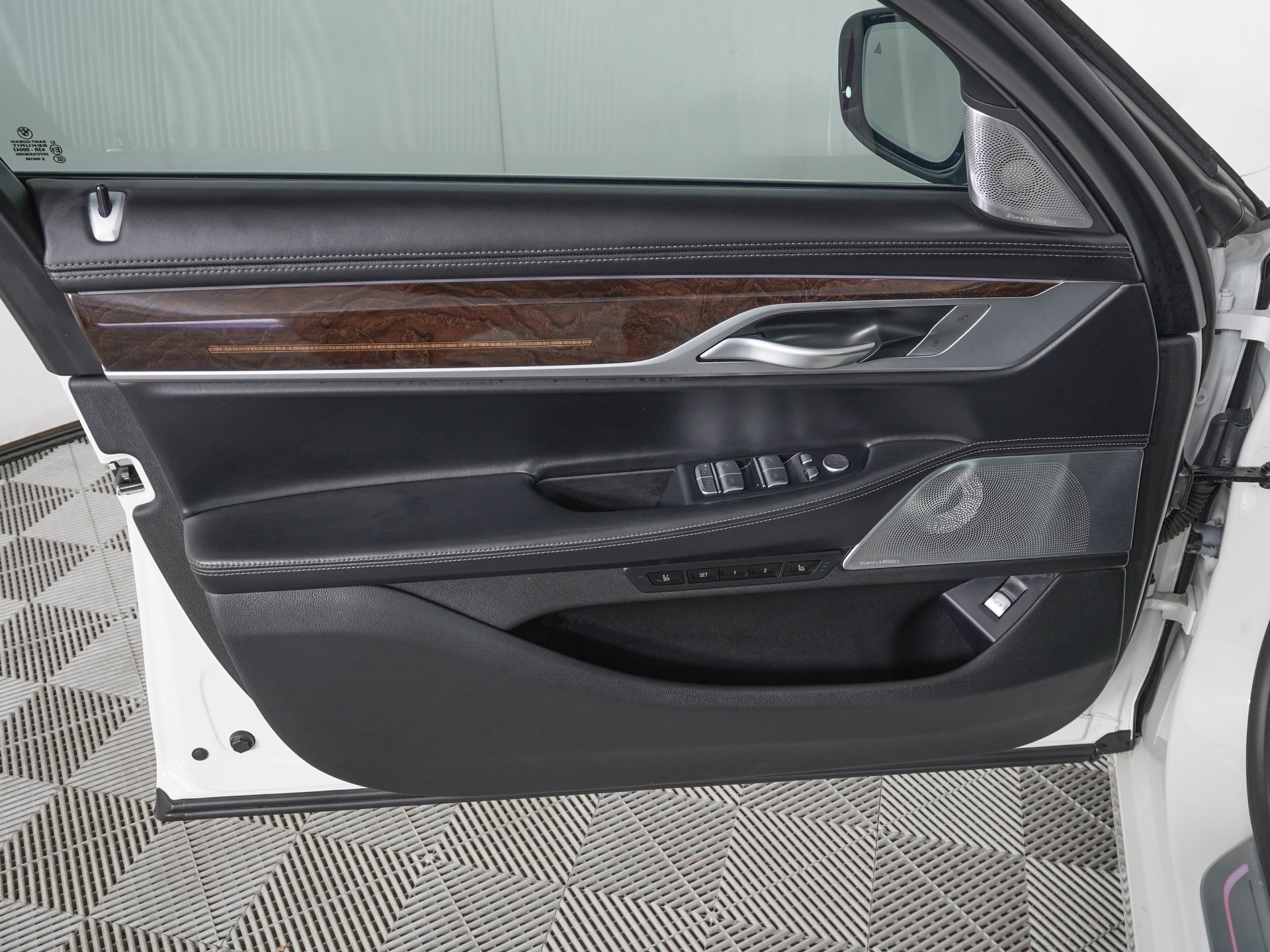 Used 2022 BMW 750i xDrive image 16