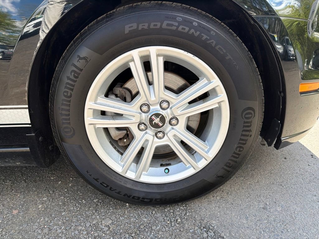 Used 2014 Ford Mustang Convertible RWD image 12