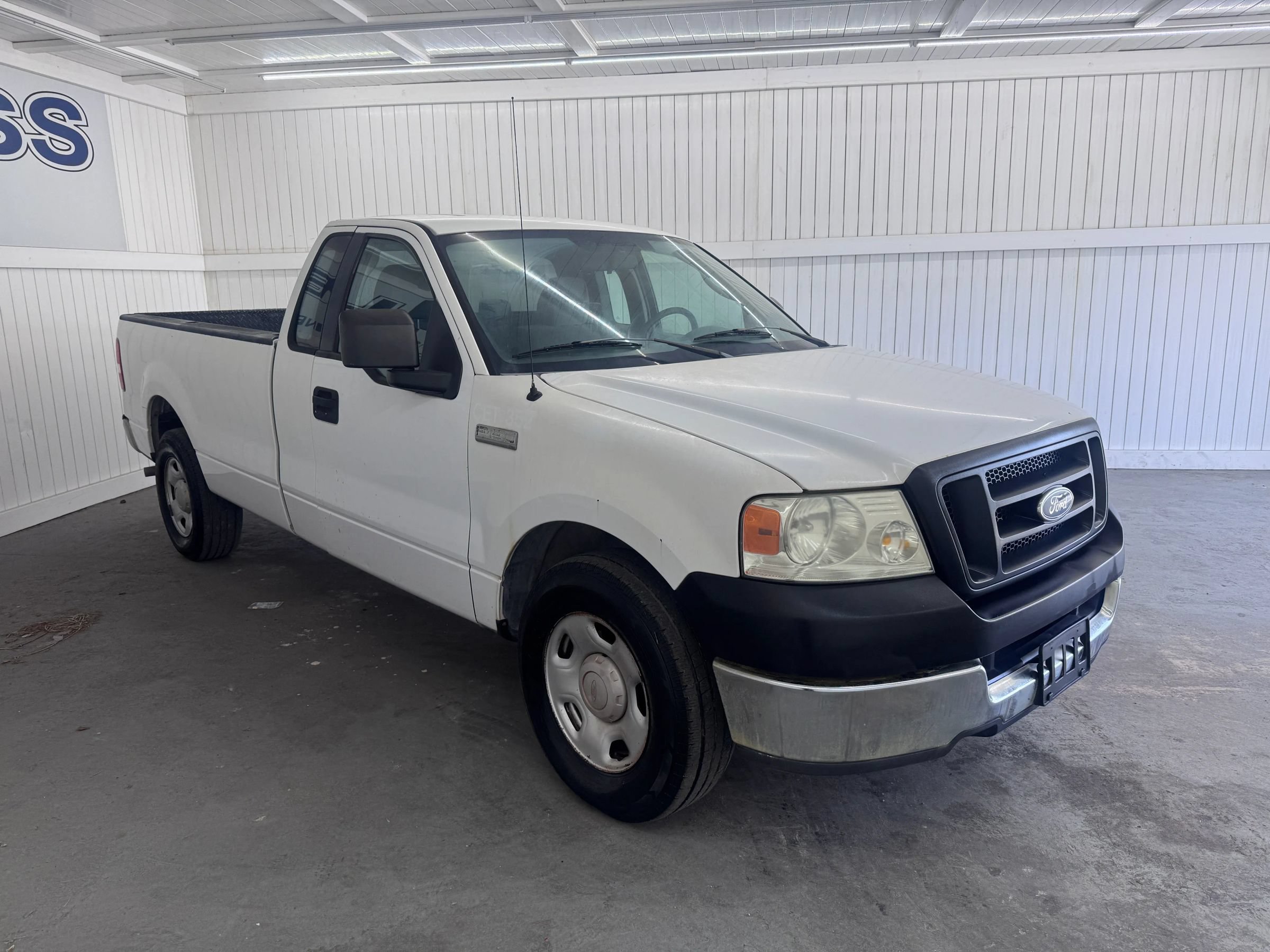 Used 2005 Ford F150 XL RWD image 3