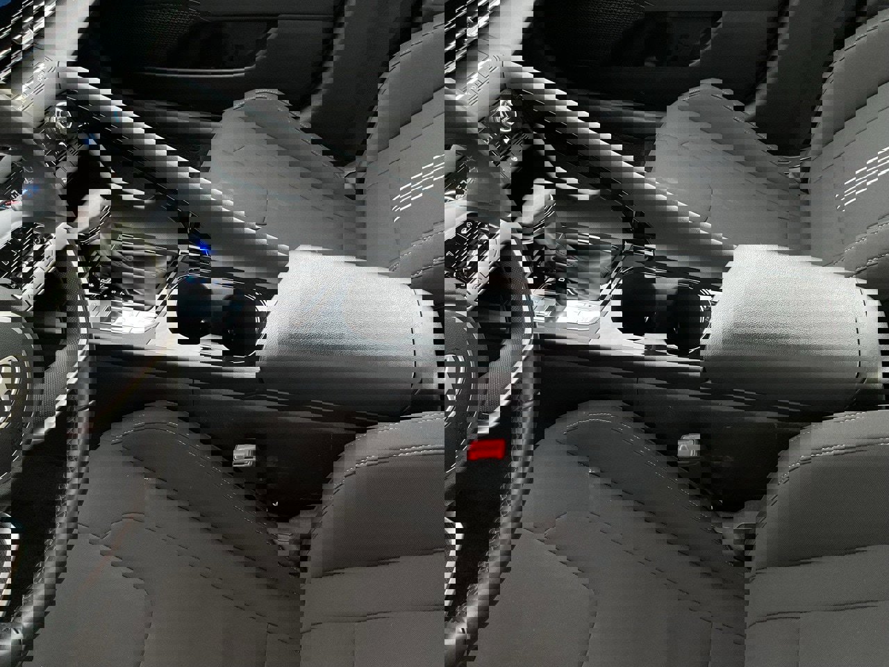 Used 2025 Hyundai Elantra SEL image 33