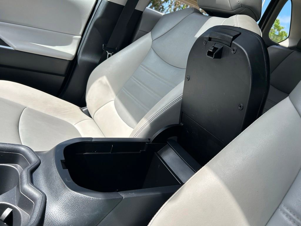 Used 2019 Toyota RAV4 XLE Premium FWD image 38