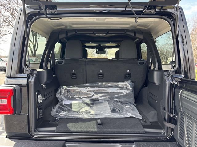 New 2026 Jeep Wrangler Unlimited Rubicon w/ Xtreme 35 Tire Package image 29