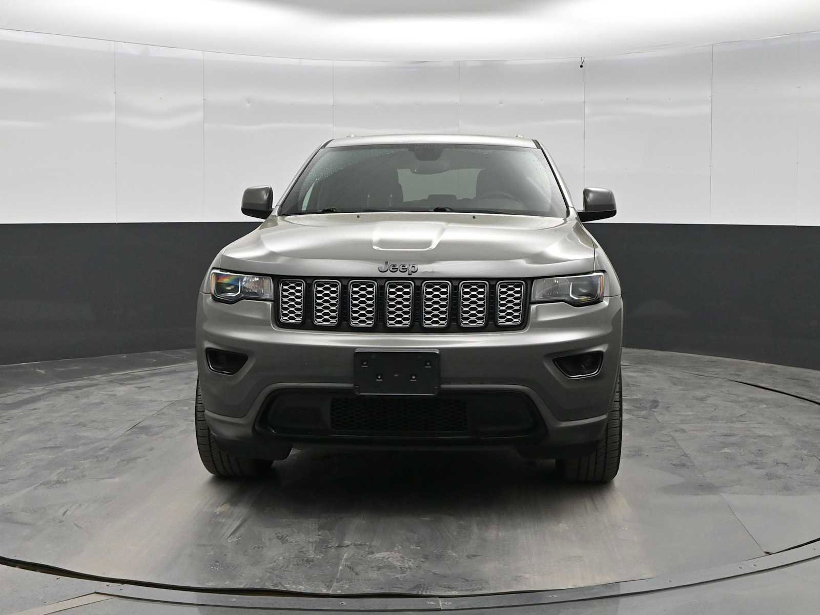 Used 2019 Jeep Grand Cherokee Altitude image 3