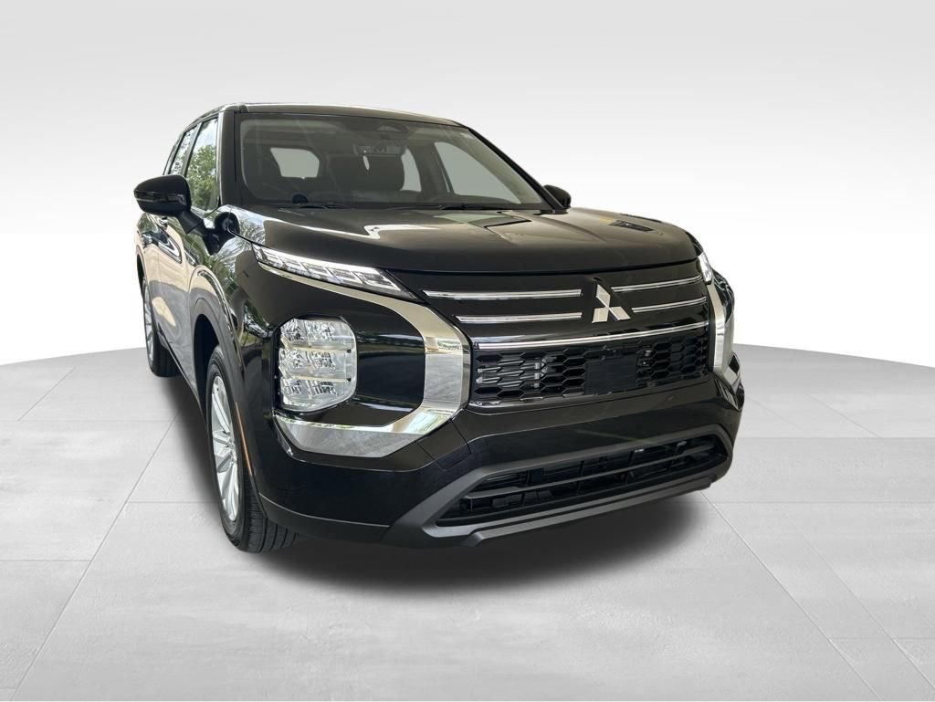 New 2026 Mitsubishi Outlander ES FWD image 2