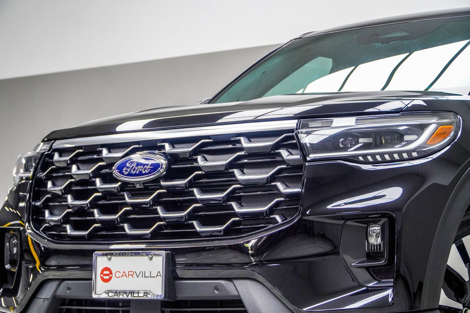 Used 2025 Ford Explorer Platinum w/ LUX Leather Package AWD/4WD image 2