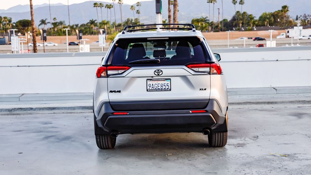 Used 2022 Toyota RAV4 XLE Premium image 8