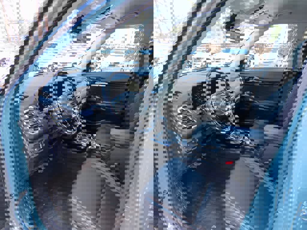 Used 2025 Kia Seltos EX image 2