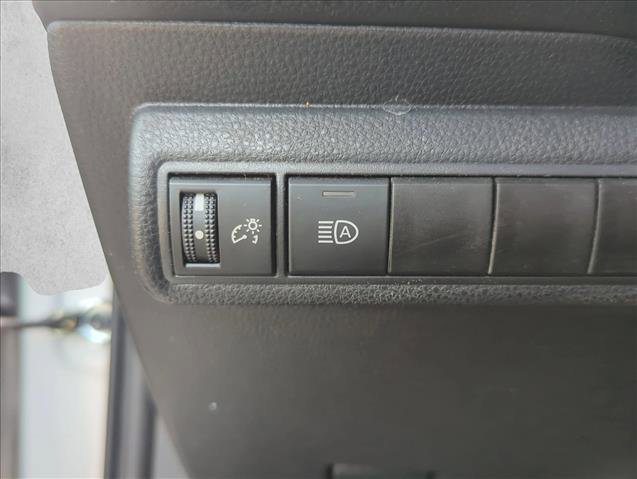 Used 2025 Toyota Corolla LE FWD image 9