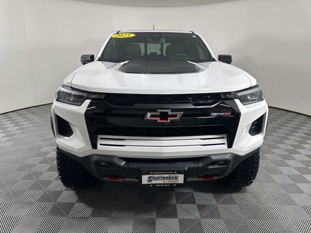 Used 2025 Chevrolet Colorado ZR2 w/ Midnight Edition image 7