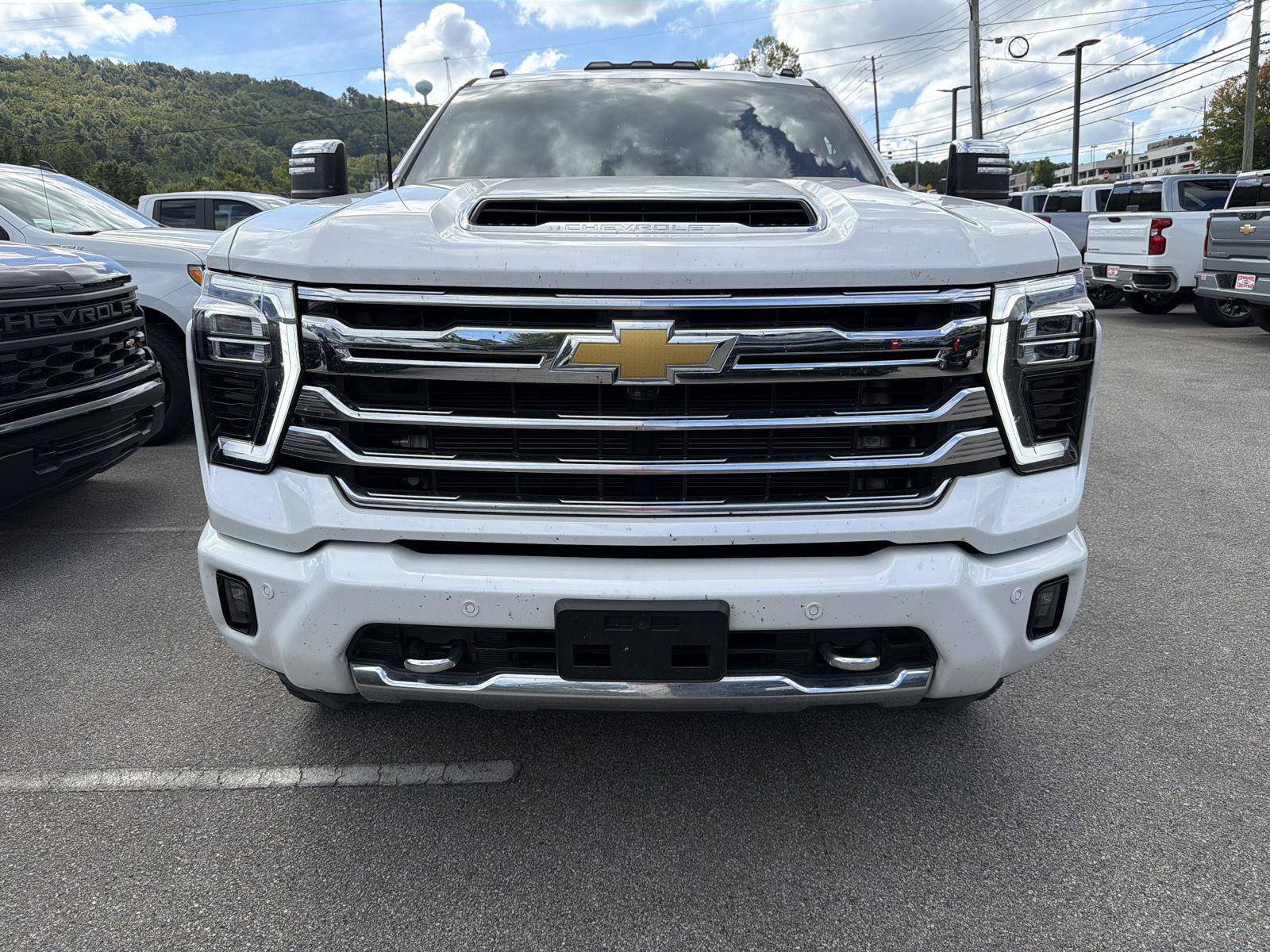 Used 2024 Chevrolet Silverado 2500 High Country w/ Technology Package AWD/4WD image 6