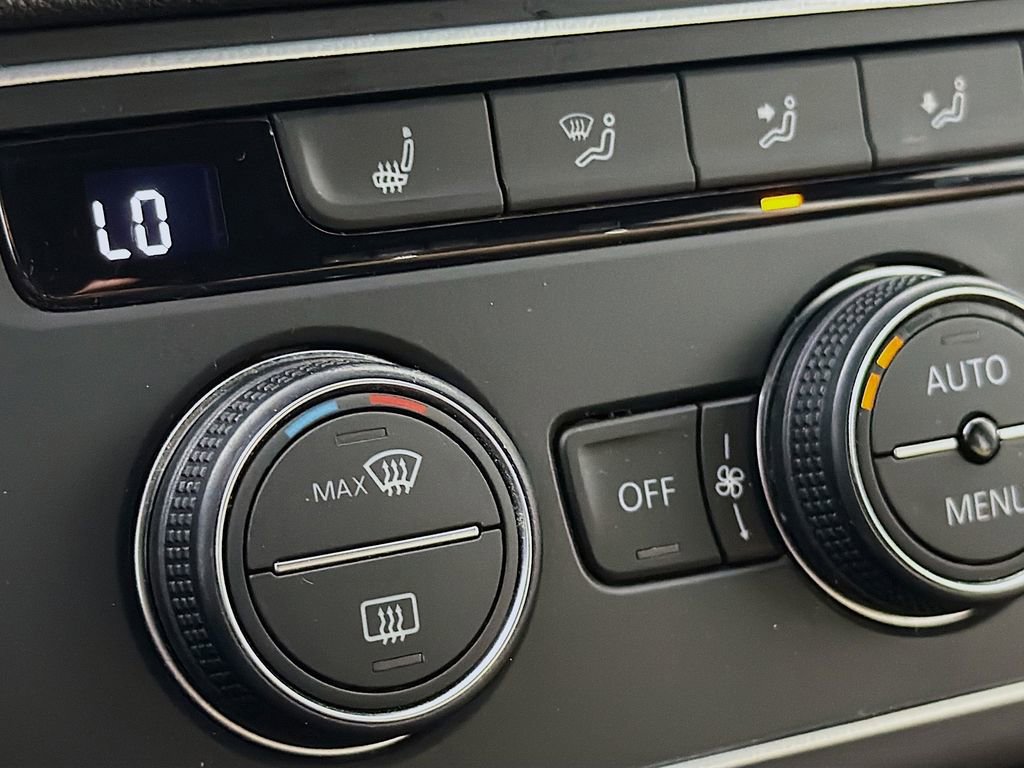 Used 2021 Volkswagen Atlas Cross Sport SE image 22