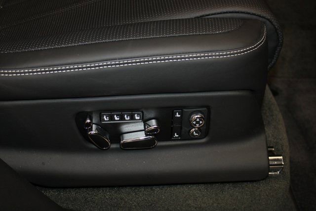 Used 2023 Bentley Bentayga Extended Wheelbase image 22
