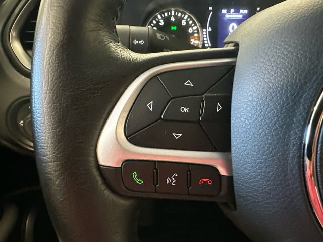 Used 2023 Jeep Renegade Latitude w/ Premium Group AWD/4WD image 12