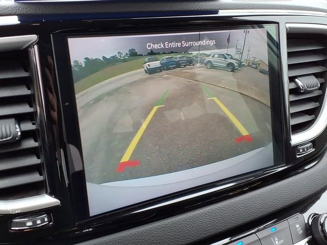 Used 2024 Chrysler Pacifica Touring-L image 18