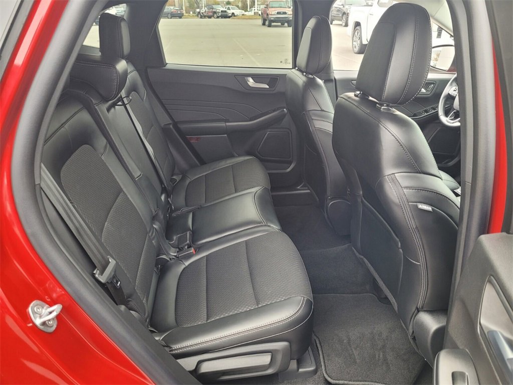 Used 2025 Ford Escape SE image 11