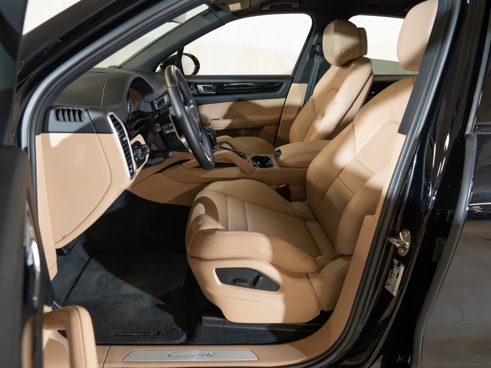 Certified 2022 Porsche Cayenne AWD/4WD image 16