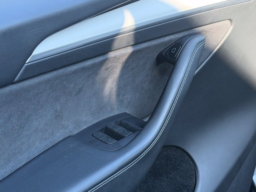 Used 2023 Tesla Model Y Long Range AWD/4WD image 32