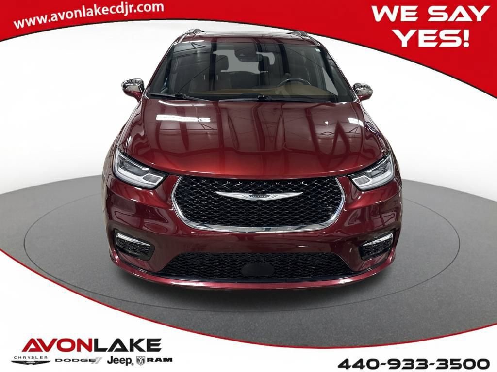 Used 2021 Chrysler Pacifica Limited w/ Uconnect Theater Family Group image 9