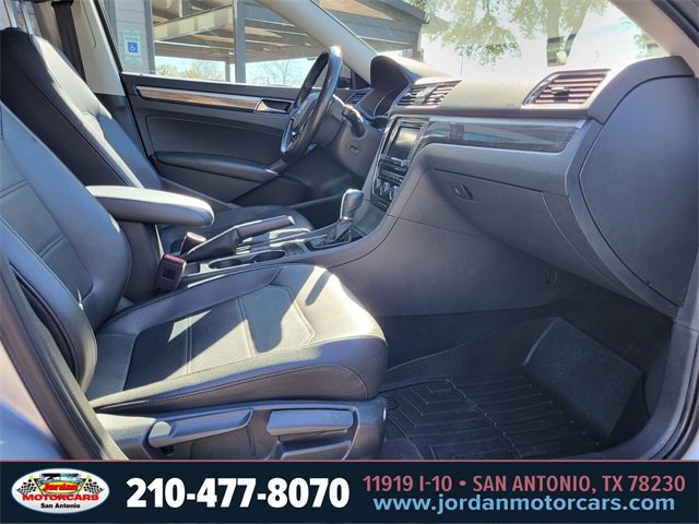 Used 2018 Volkswagen Passat 2.0T SE image 11