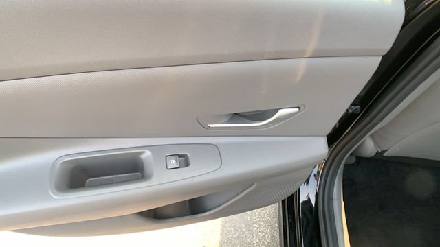 Used 2023 Hyundai Elantra SE FWD image 19