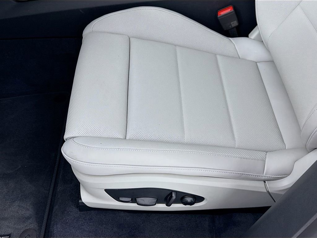 New 2026 Porsche Macan Electric image 14