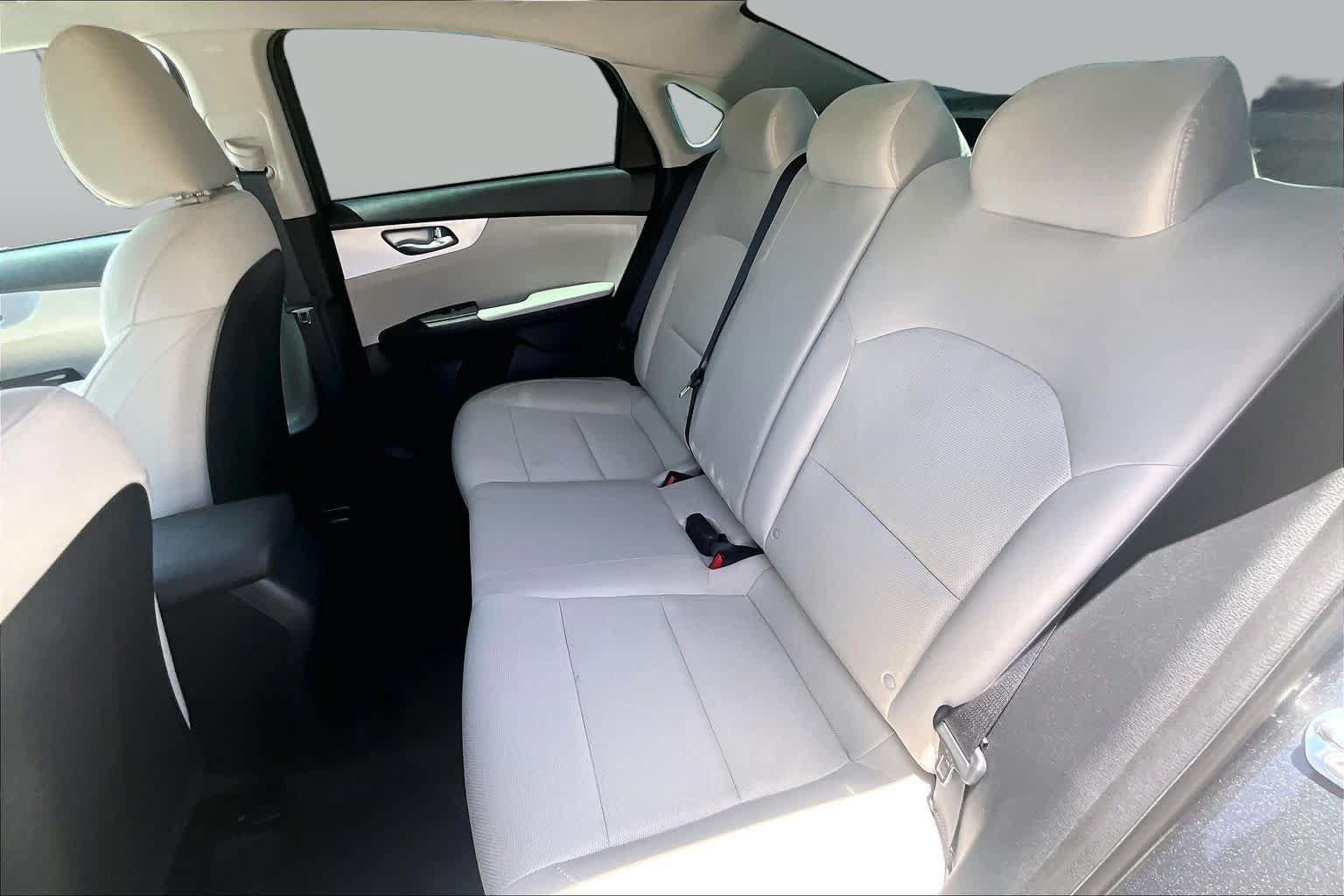 Used 2022 Kia Forte LXS w/ LXS Technology Package FWD image 18