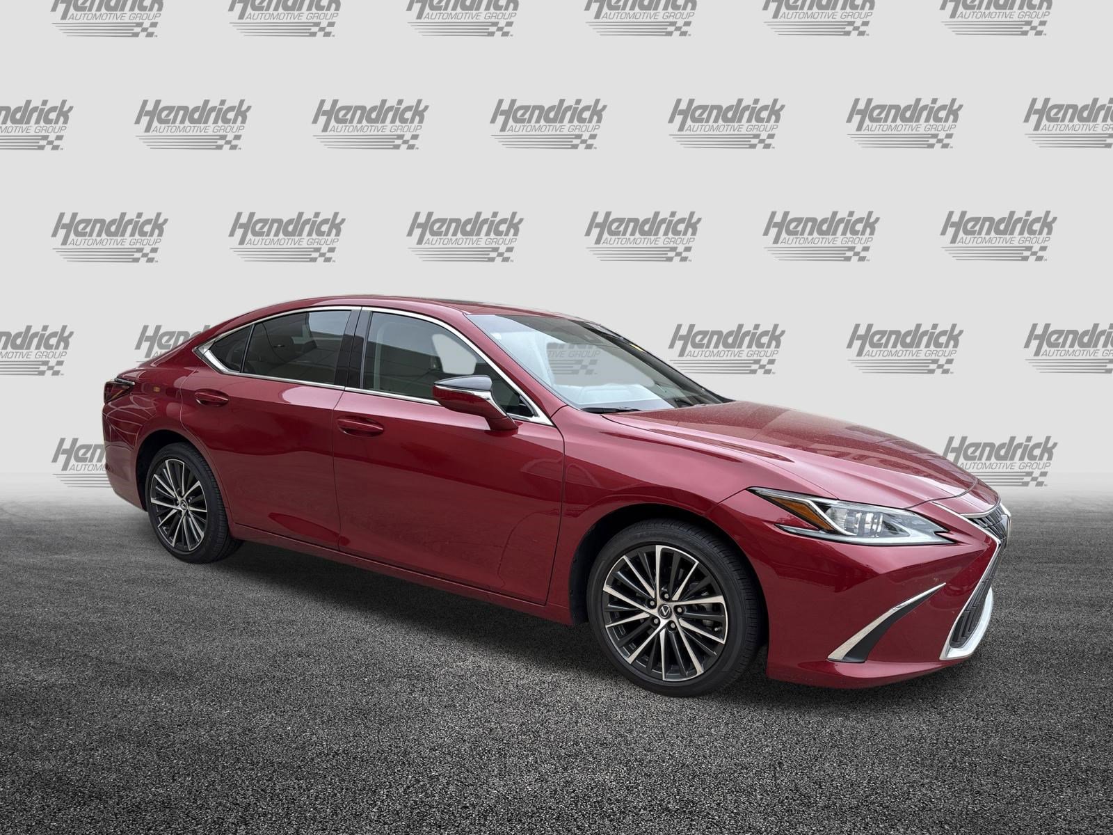 Used 2025 Lexus ES 350 w/ Premium Package FWD image 2