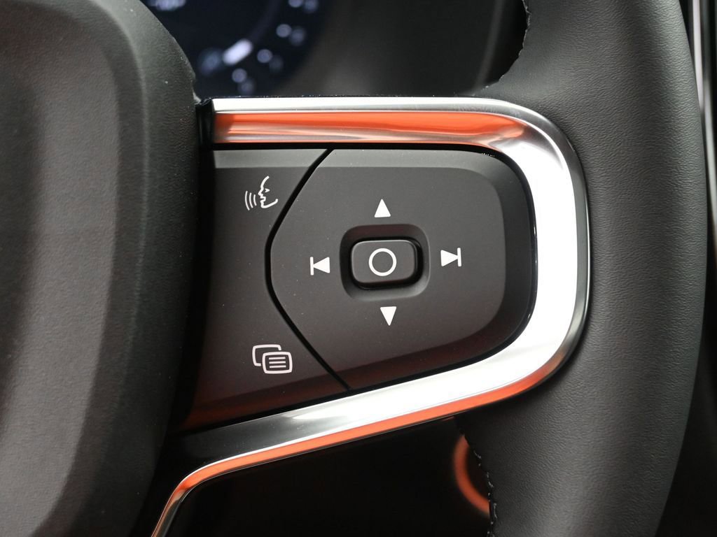 New 2026 Volvo XC40 B5 Plus w/ Protection Package Premier AWD/4WD image 10
