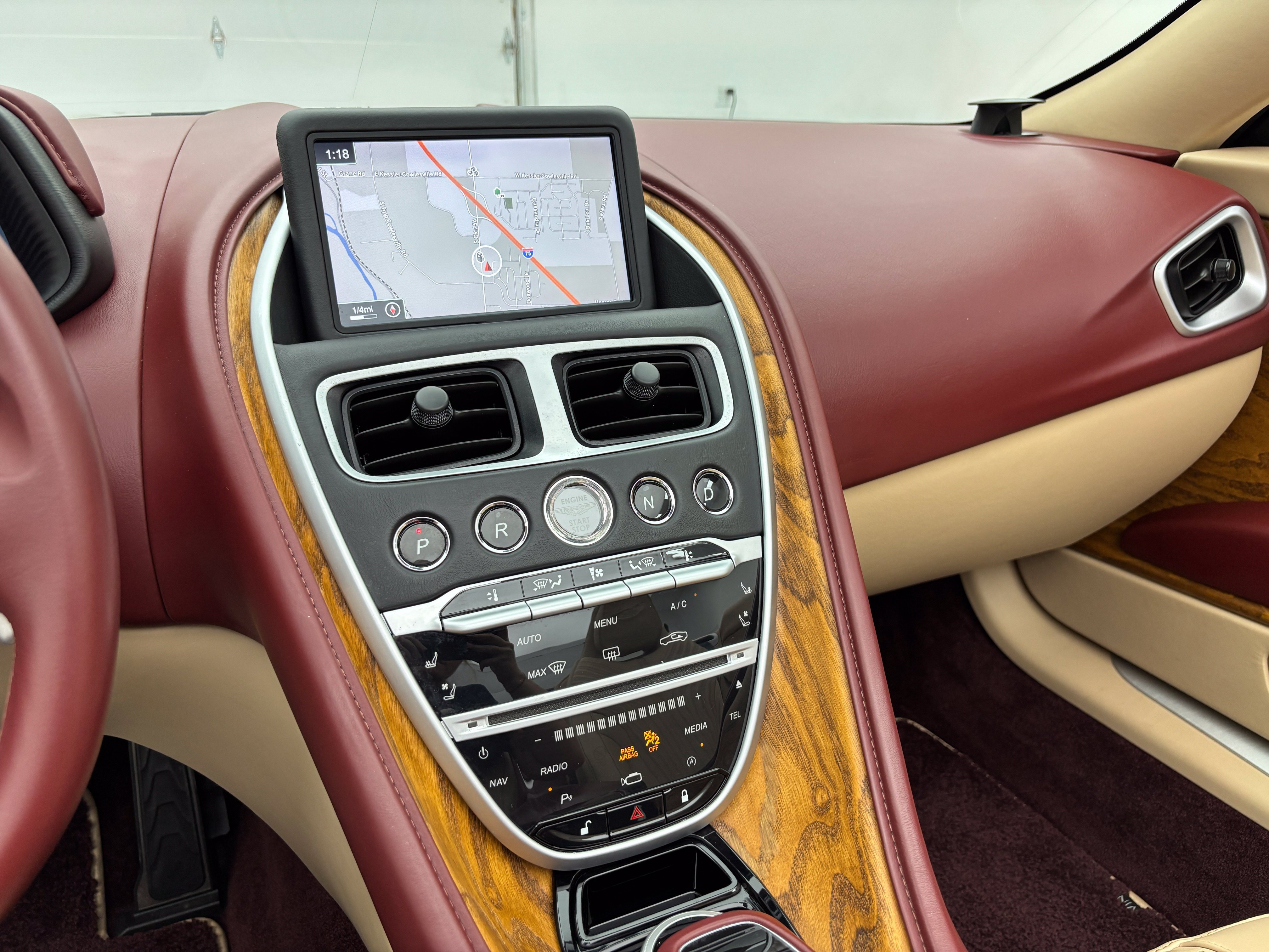 Used 2019 Aston Martin DB11 Volante RWD image 35