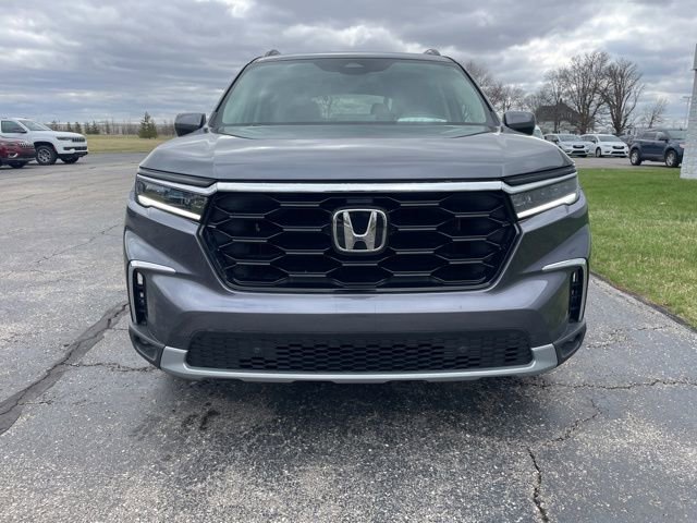 Used 2025 Honda Pilot Touring image 7