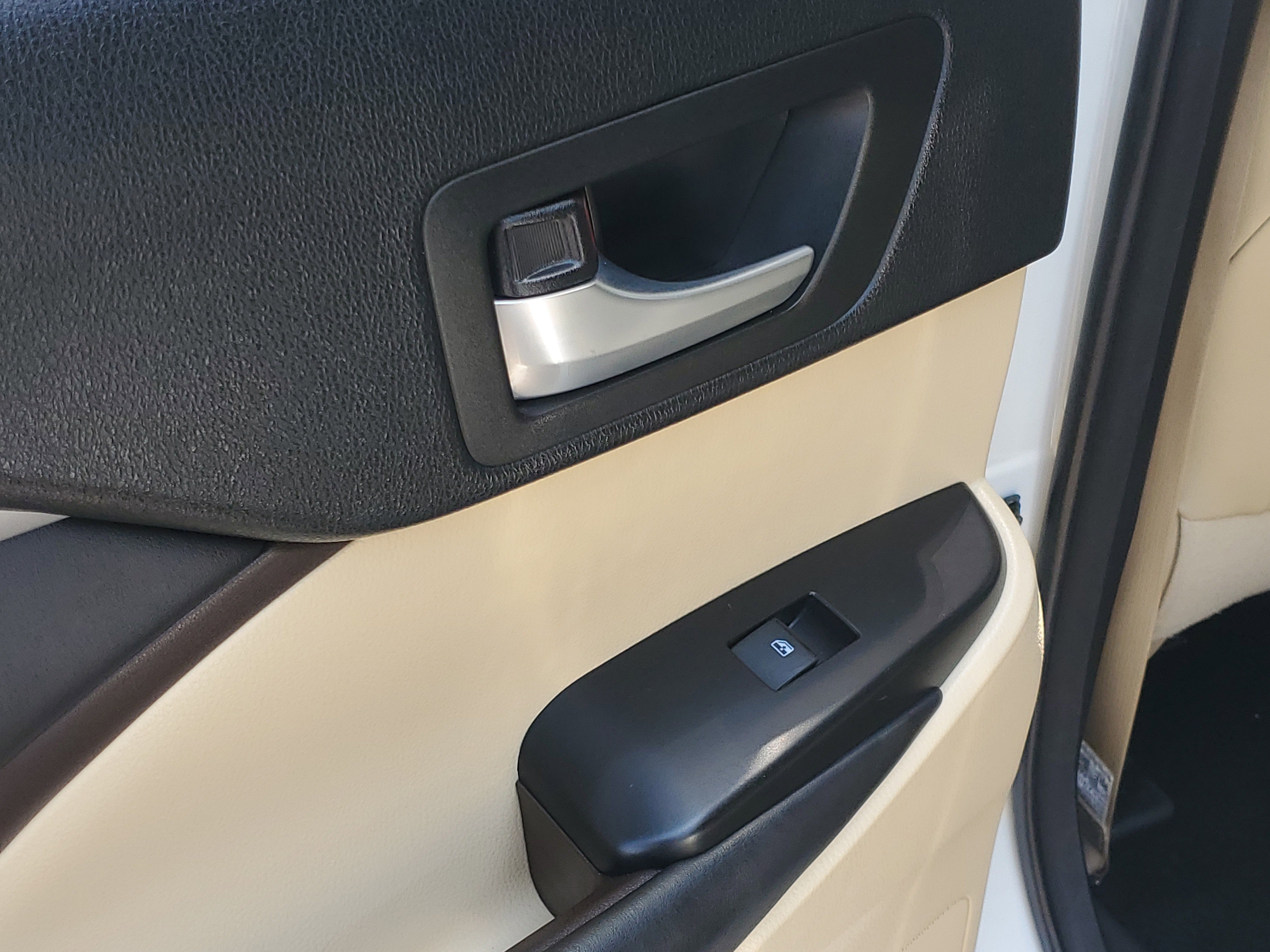 Certified 2017 Toyota Highlander XLE FWD image 14
