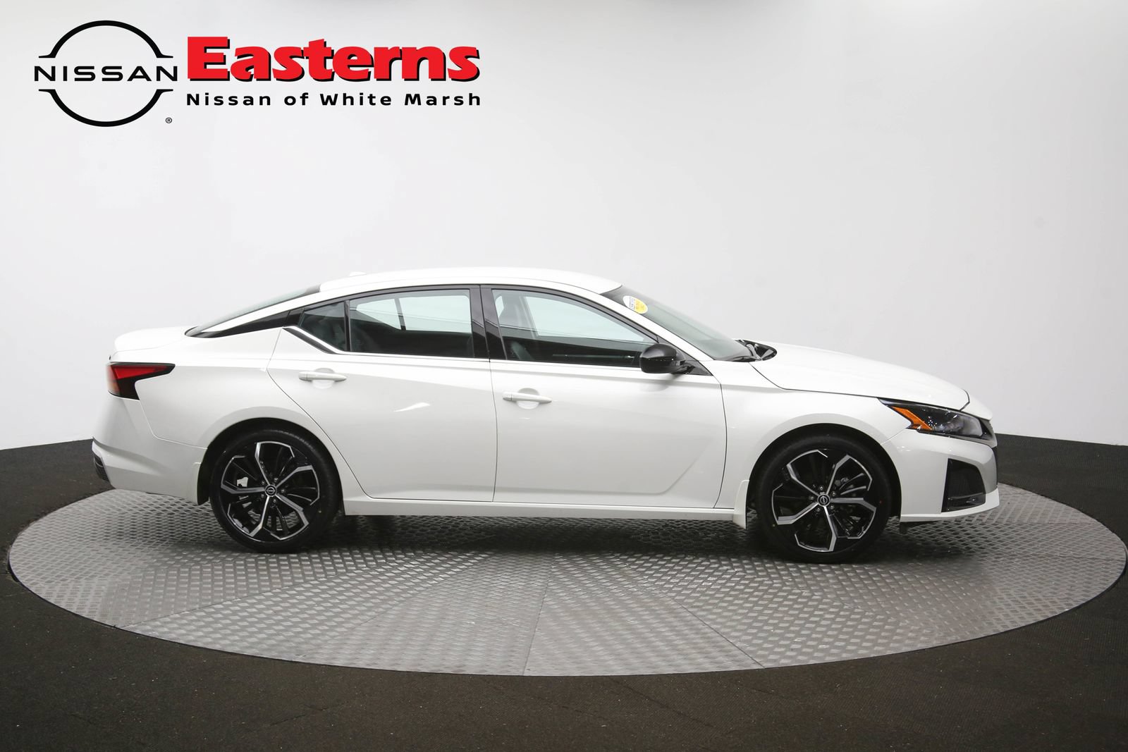 Used 2025 Nissan Altima 2.5 SR FWD image 44