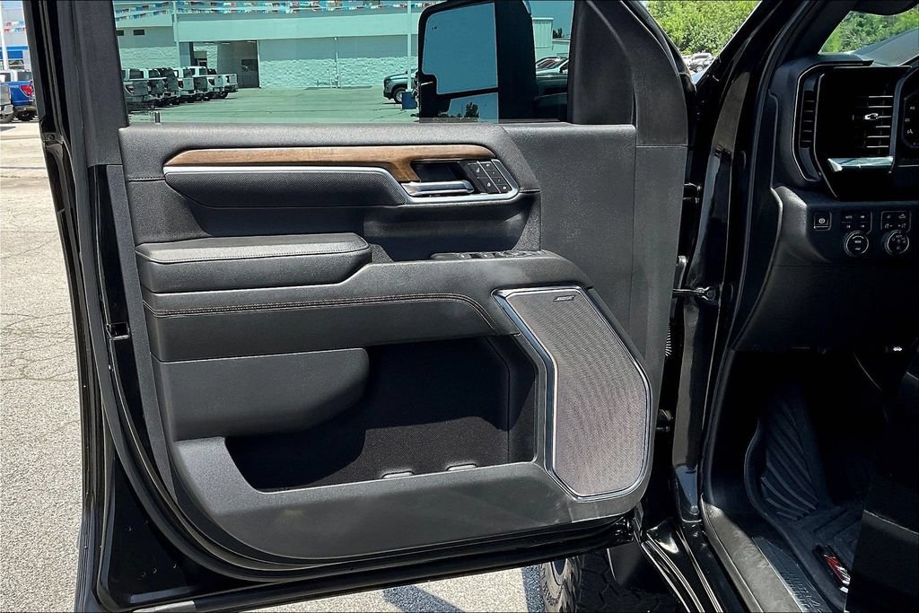 Used 2024 Chevrolet Silverado 2500 High Country AWD/4WD image 19